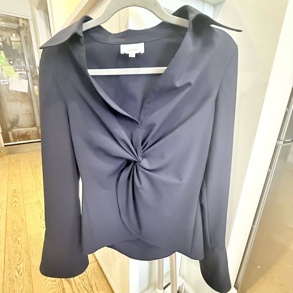 Cinq à Sept McKenna Top • Navy Twist Front • Size M